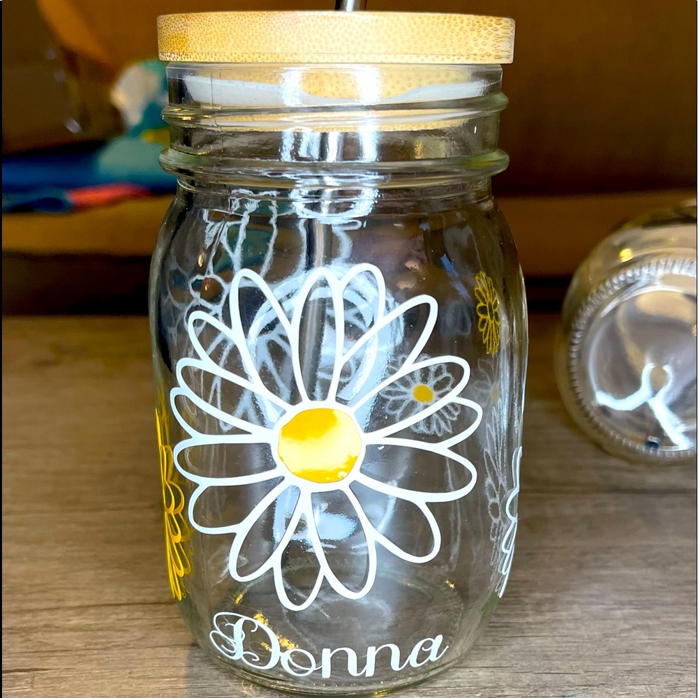 Custom made 16oz Daisy glass mason jar.